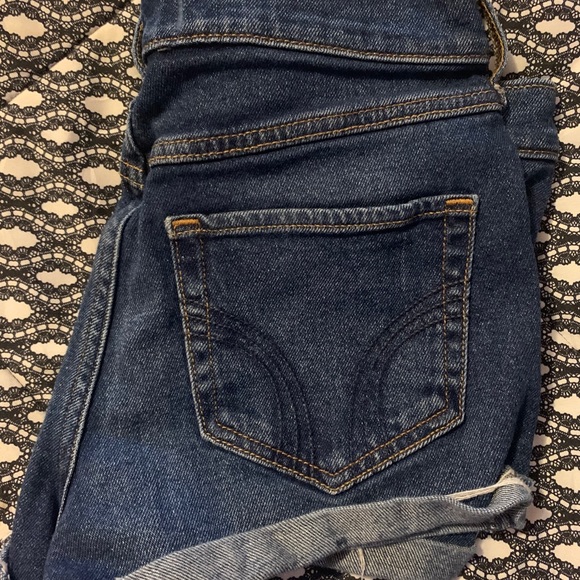 Hollister Pants - Hollister High-Rise Short-Short